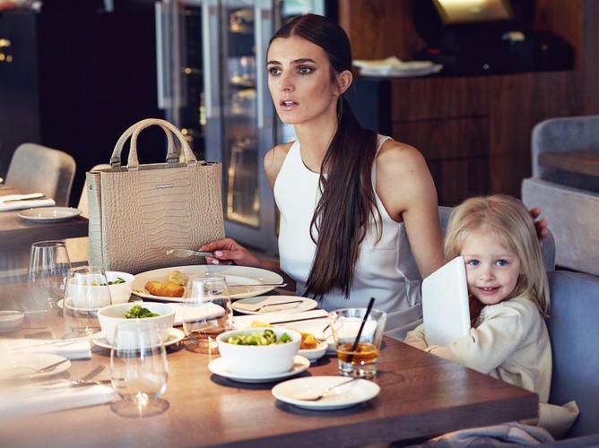 Kamila Szczawińska z córką Kaliną w kampanii torebek Sabrina Pilewicz - kolekcja La Vita è Bella