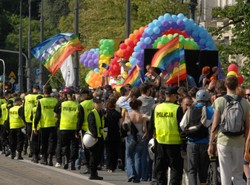 Rozkazem szefa policji mają szanować gejów
