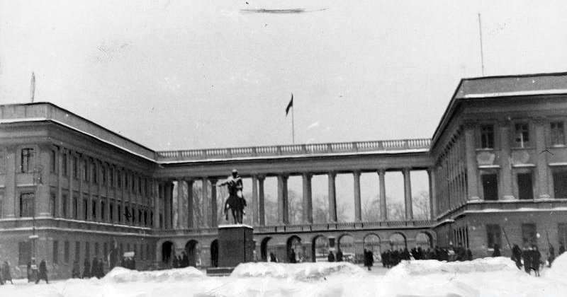 Warszawa. Pałac Saski - widok ogółny zimą w 1940 roku