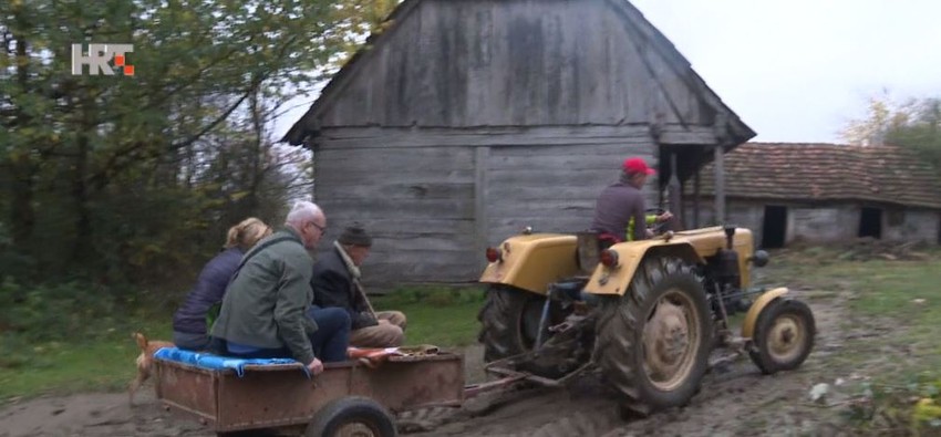 Mate i njegov brat Mirko žive u nehumanim uslovima, bez struje, u kući koja nema ni porzore