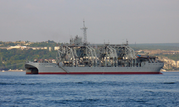 Rosyjski okręt "Kommuna"