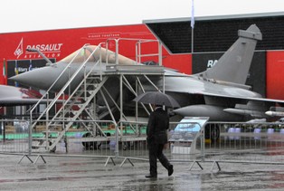 Francuskie finanse publiczne sięgają dna. Zbrojeniówka może je dobić