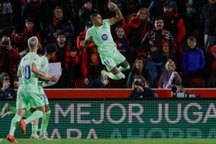 Lewandowski razem ze Szczęsnym siedział na ławce. Barcelona przerwała złą serię