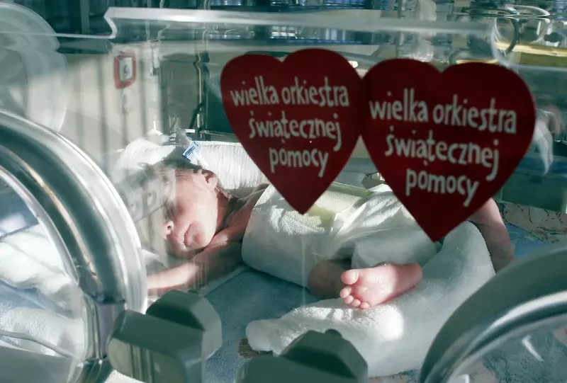 Inkubatory zakupione przez WOŚP ratują kolejne pokolenia Polaków (zdj. Tarnobrzeg, 2006r.)