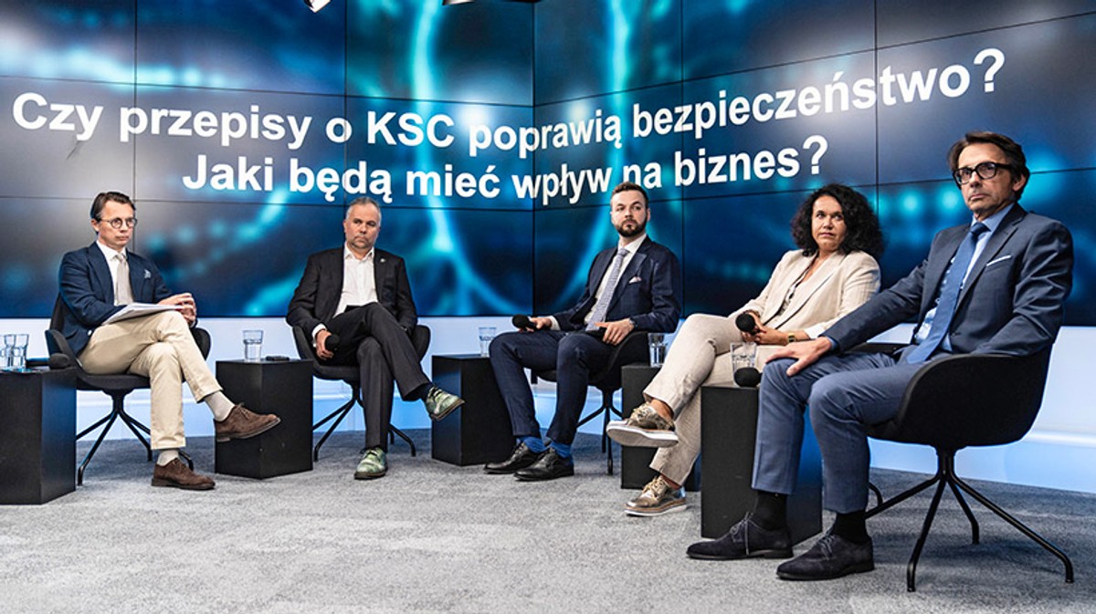 Na zdjęciu od lewej: Arkadiusz Pączka, wiceprzewodniczący Federacji Przedsiębiorców Polskich; Mariusz Busiło, wspólnik w kancelarii Bącal Busiło Legal Michał Lewandowski, cybersecurity manager w Medicover Dr Anna Czarczyńska, pracownik naukowy w Katedrze Ekonomii Akademia Leona Koźmińskiego; Mikołaj Budza-nowski, członek zarządu ds. innowacji w Boryszew SA, prezes Boryszew Green Energy&Gas, Repono AB Sweden