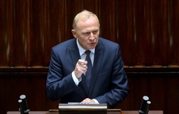 Mroczek: Katastrofa smoleńska musi być szczególnie traktowana