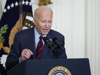 Ukraińcom kończy się amunicja — powiedział Joe Biden. Amerykański prezydent podjął decyzję, by zaopatrzyć wojska Kijowa w niszczycielskie pociski kasetowe. Określił, że była to "trudna" decyzja.