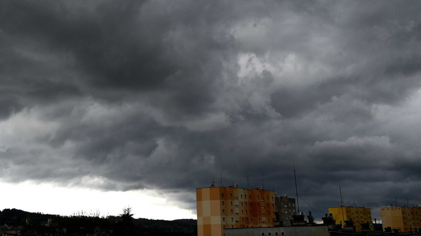 IMGW ostrzega przed burzami i ulewami