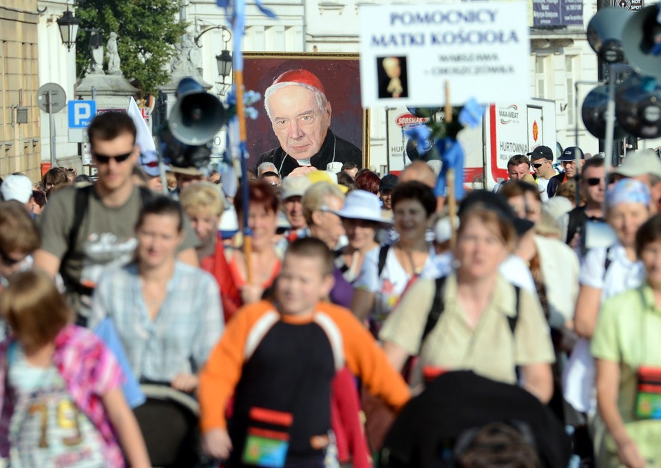 Pielgrzymi z Warszawy w drodze na Jasną Górę