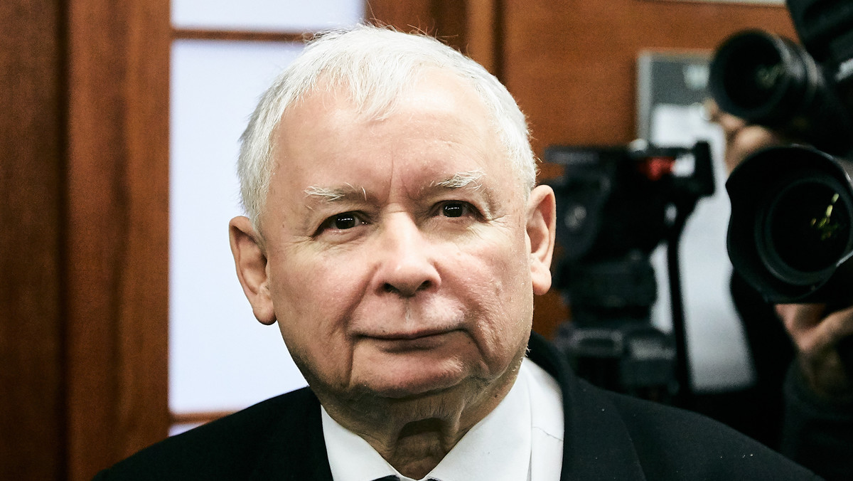 - To nie jest nawet kapiszon, tam przecież nic nie ma - mówi w rozmowie z tygodnikiem "Sieci" Jarosław Kaczyński. Prezes PiS w wywiadzie, który w całości zostanie opublikowany w poniedziałek mówi także, że nie ma żadnych relacji finansowych pomiędzy Srebrną a partią PiS. 