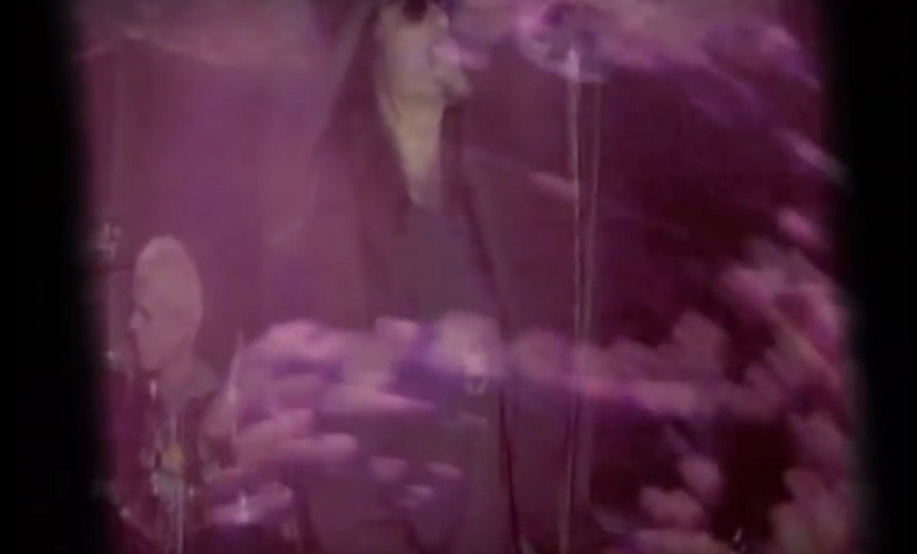 Ministry 'Lay Lady Lay'. Cover słynnego nagrania Boba Dylana w zaskakującej mocno przesterowanej wersji zdziwił fanów Ministry i zachwycił twórców ścieżek dźwiękowych. Bo czy nie tak powinna brzmieć brudna miłość?