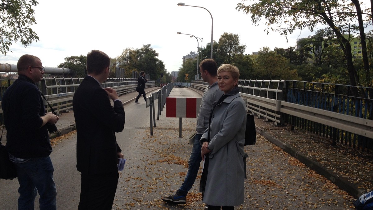 Dopiero co Mirosława Stachowiak-Różecka, kandydatka PiS na prezydenta Wrocławia obiecała, że jeśli wygra wybory – tramwaje pojadą na Psie Pole. Teraz deklaruje, że tramwaj pod swoim domem będą mieć także mieszkańcy Nowego Dworu. Zapewnia też pilnie zająć się remontem wiaduktu nad torami kolejowymi przy ul. Chociebuskiej.