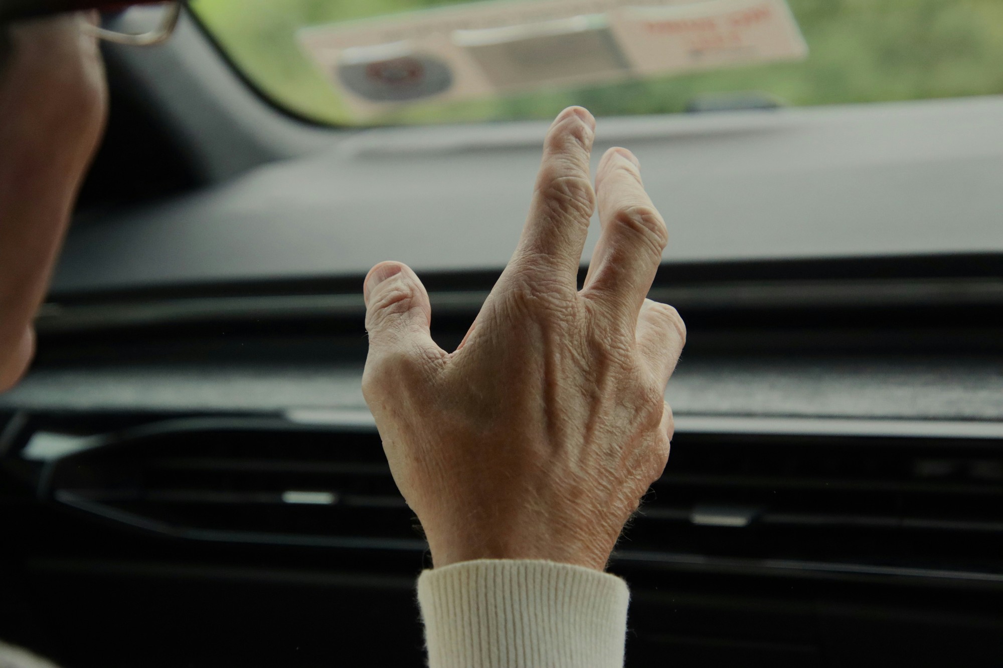 Motorické príznaky sa môžu pri demencii prejaviť veľmi skoro.