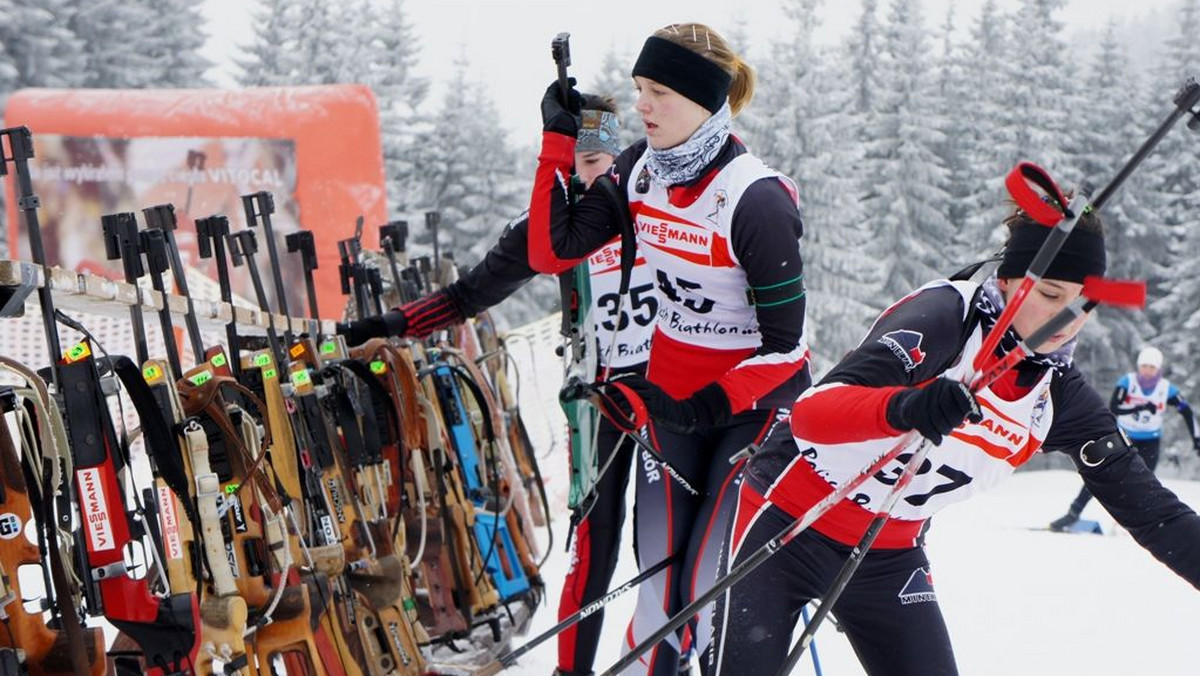 Na Polanie Jakuszyckiej w szklarskiej Porębie zainaugurowano Narodowy Program Rozwoju Biathlonu "Celuj w Igrzyska" . W pierwszych zawodach Viesmann CUP, rozegranych w sobotę, 75 młodych biathlonistów i biathlonistek rywalizowało w biegach indywidualnych.