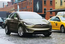 Tesla X - skrzydlaty ekoanioł