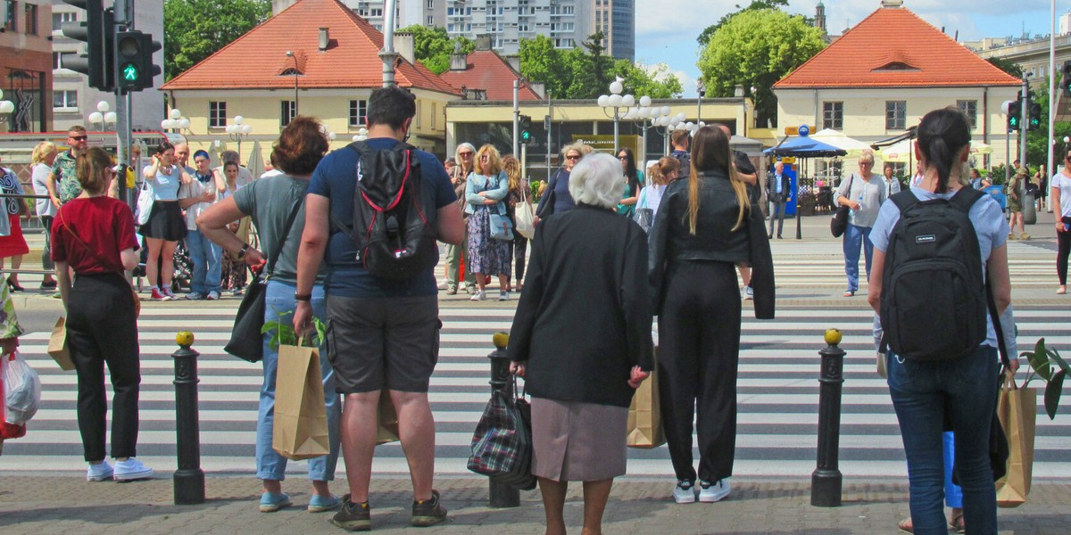 Z miesiąca na miesiąc spada bezrobocie w Polsce