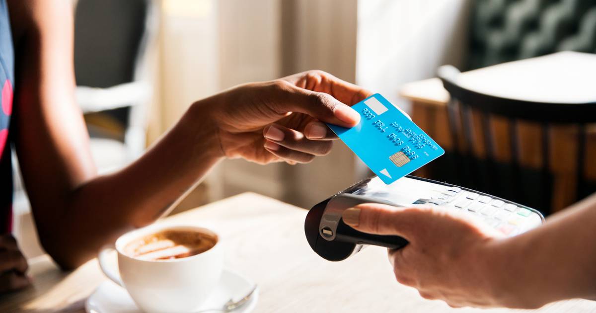 Wydatki młodych. "Wydaję tysiące na ubrania" kontra "noszę aż do zdarcia"