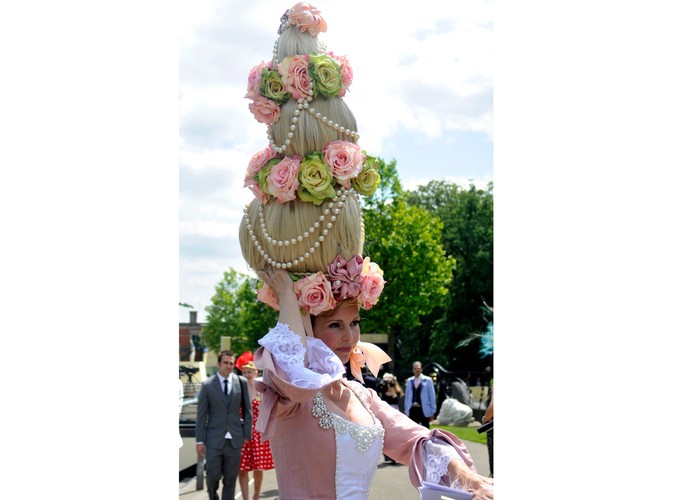 Jeden z kapeluszy podczas wyścigów konnych w Ascot