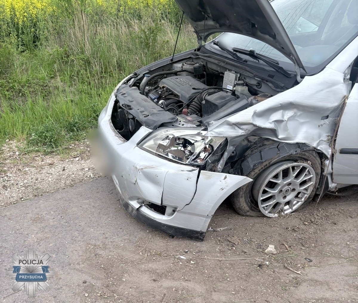Ojciec nie zapiął synkowi pasów. Mieli wypadek. Dziecko trafiło do szpitala