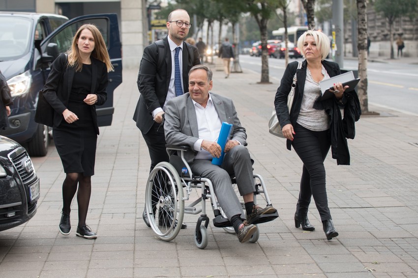 Posrednik u razgovorima Knut Flekenšajn