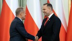 Tusk oskarża Nawrockiego ws. stopni oficerskich. "Uparcie odmawia podpisania"