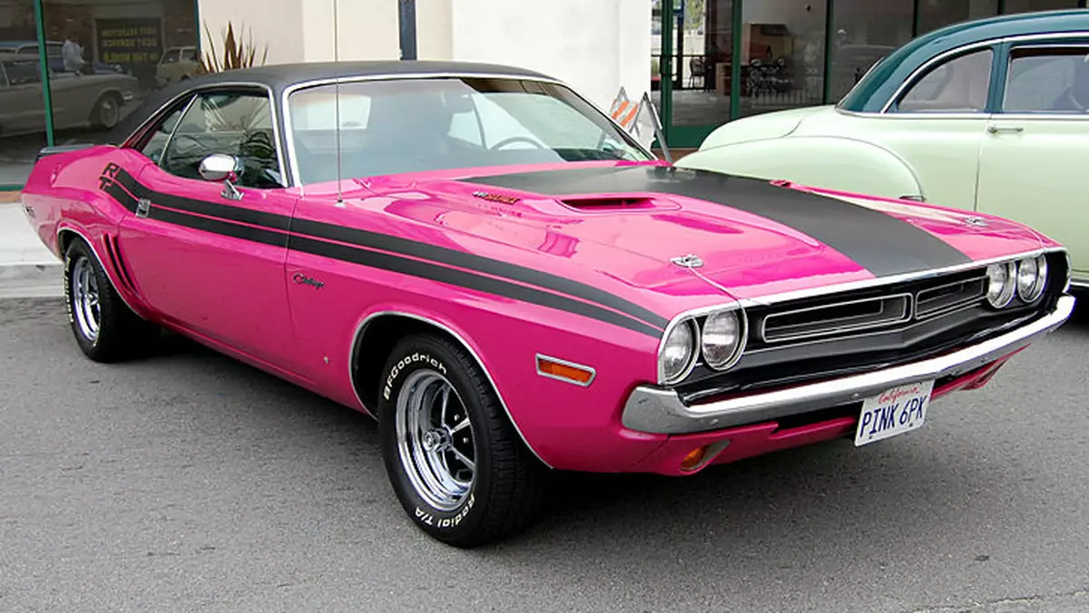 Autos-in-Pink-729x486-0f58c4a2dad2758c