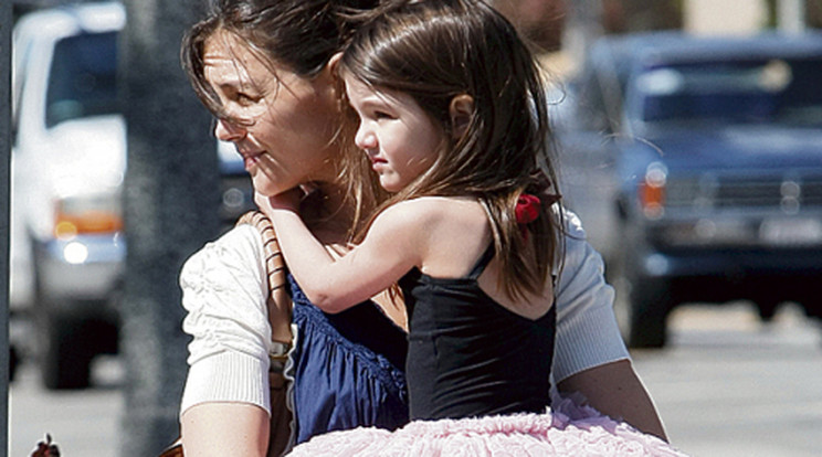 Katie Holmes megkopasztja Tom Cruise-t