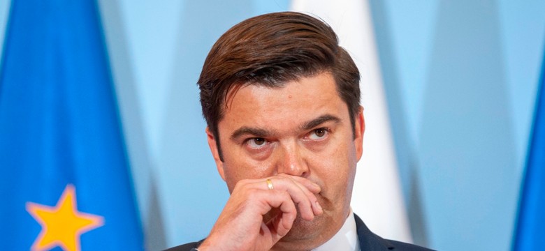 MZ tłumaczy: Mniej testów, bo spada liczba skierowań od lekarzy