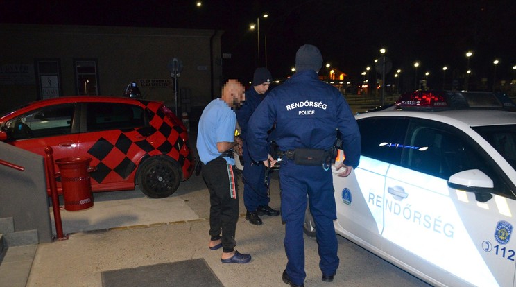 Egy kopasz férfi randalírozott Vác utcáin /Fotó: police.hu