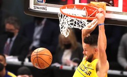 Liga NBA. Bucks obronę tytułu zaczęli od wygranej. Warriors lepsi od Lakers