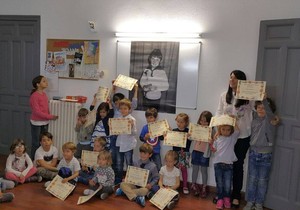 Đacima u prisuetvu roditelja uručene diplome iz srpkog jezika