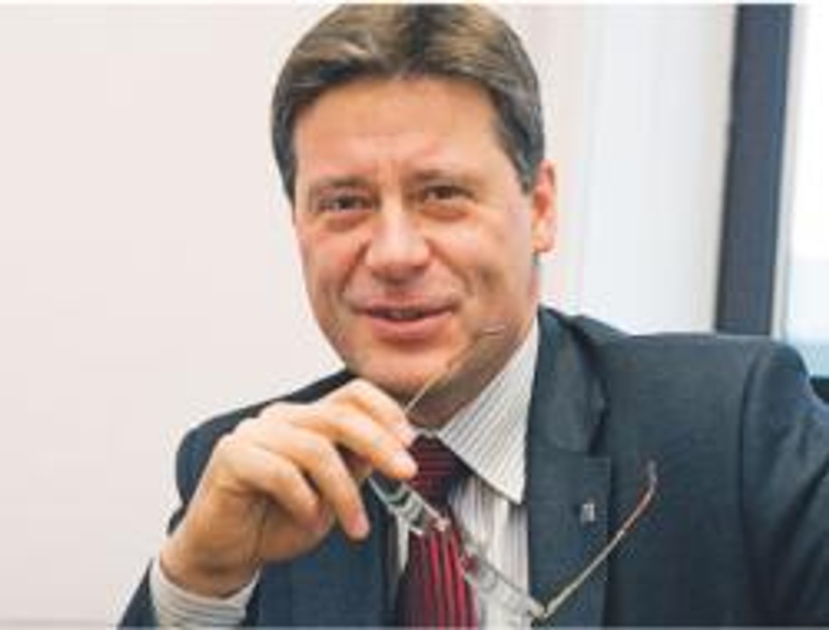 Jacek Szymczak, prezes Izby Gospodarczej Ciepłownictwo Polskie, absolwent Wydziału Mechanicznego Politechniki Łódzkiej, były dyrektor Departamentu Gospodarki Komunalnej w Urzędzie Mieszkalnictwa i Rozwoju Miast