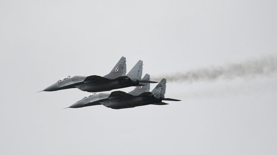 Przelot samolotów MiG-29 Sił Powietrznych RP podczas dnia otwartego dla mediów w 22. Bazie Lotnictwa Taktycznego w Malborku