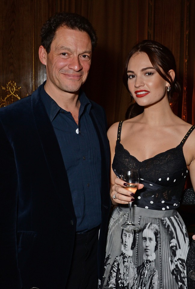 Dominic West i Lily James w 2018 r.