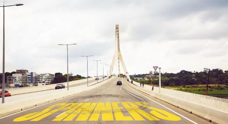 Spinners sur le 5e pont d'Abidjan