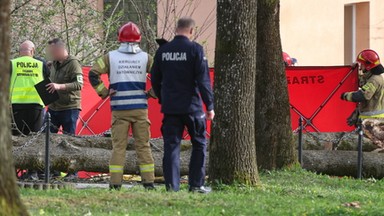 Policjant opisał zachowanie księdza na miejscu tragedii w Rabce-Zdroju. "Wykrzyczał groźby"