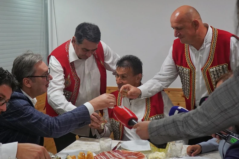 Vučić sa meštanima