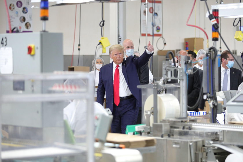 Prezydent odwiedził fabrykę. Teraz trzeba wyrzucić część produktów