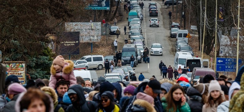 Kolejkowa mafia? Kasa za miejsce w kolejce, czyli jak zarobić na Ukraińcach