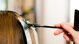 Farba do włosów bez amoniaku - jaką wybrać? Popularne rozwiązanie na drodze bezpieczniejszej koloryzacji