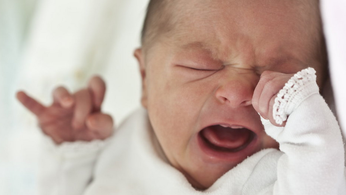 12-latka z Kurganu (Rosja) urodziła dziecko, którego ojcem jest jej 64-letni sąsiad. Potwierdziła to analiza DNA. Początkowo podejrzewano, że za całą sytuację odpowiedzialny jest 20-letni brat dziewczynki – podaje portal lifenews.ru.