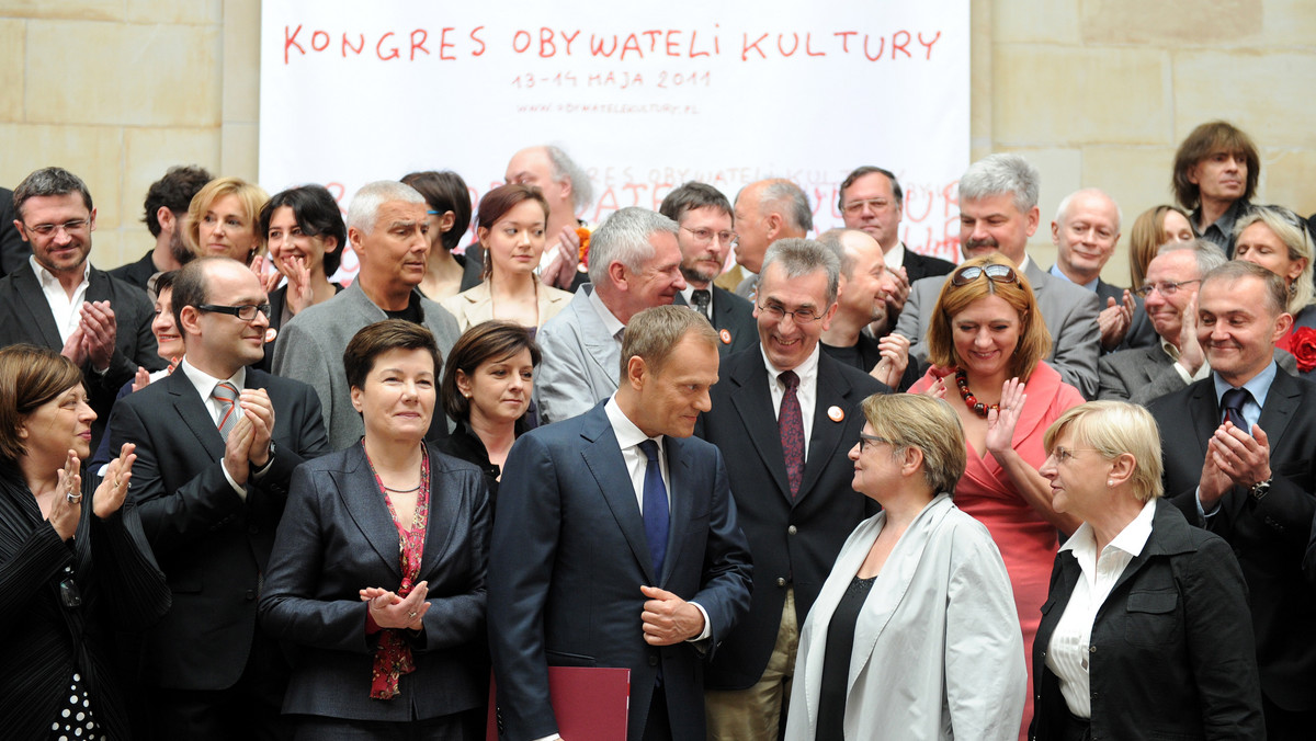 Premier Donald Tusk i ruch społeczny Obywatele Kultury, reprezentowany m.in. przez Agnieszkę Holland, Krzysztofa Krauze i Krzysztofa Warlikowskiego, podpisali w sobotę w Warszawie Pakt dla Kultury. To triumf kultury nad władzą - mówił szef rządu po jego podpisaniu.