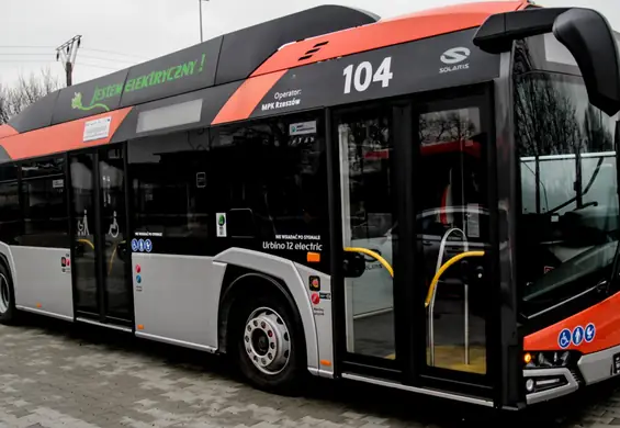 Pasażer wpadł w szał i zaatakował kontrolerkę biletów. Kobieta ma uszkodzony kręgosłup