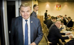 Wojna PO-PiS na dole, czyli bunt radnych przeciw szefom gmin i prezydentom