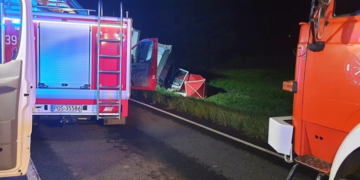 Zderzenia busa z ciężarówką. Dwie osoby nie żyją