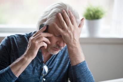 Nem tudta feldolgozni a gyászt: telefonon és levélben zaklatta az orvosokat egy férfi