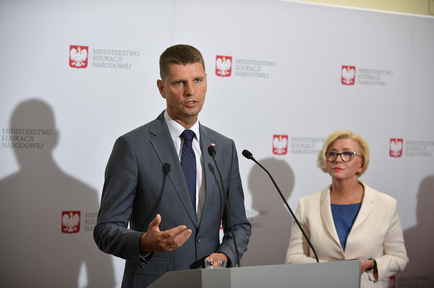 Dariusz Piontkowski na konferencji prasowej