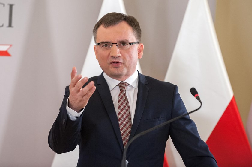 To żart?! Prokuratura pyta ministerstwo, czy... złamało prawo!