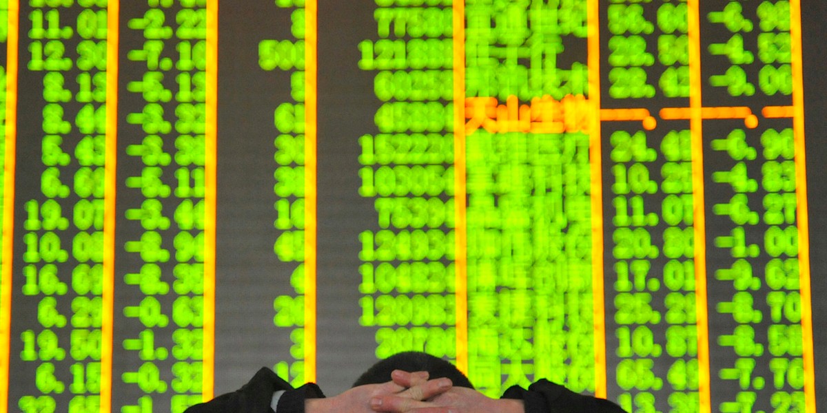 An investor looks at an electronic screen at a brokerage house in Hangzhou, Zhejiang province, January 26, 2016.