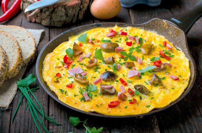Jaja u keto dijeti su obavezna, a najbolje da ih kombinujete sa slaninom, sirom i pečurkama